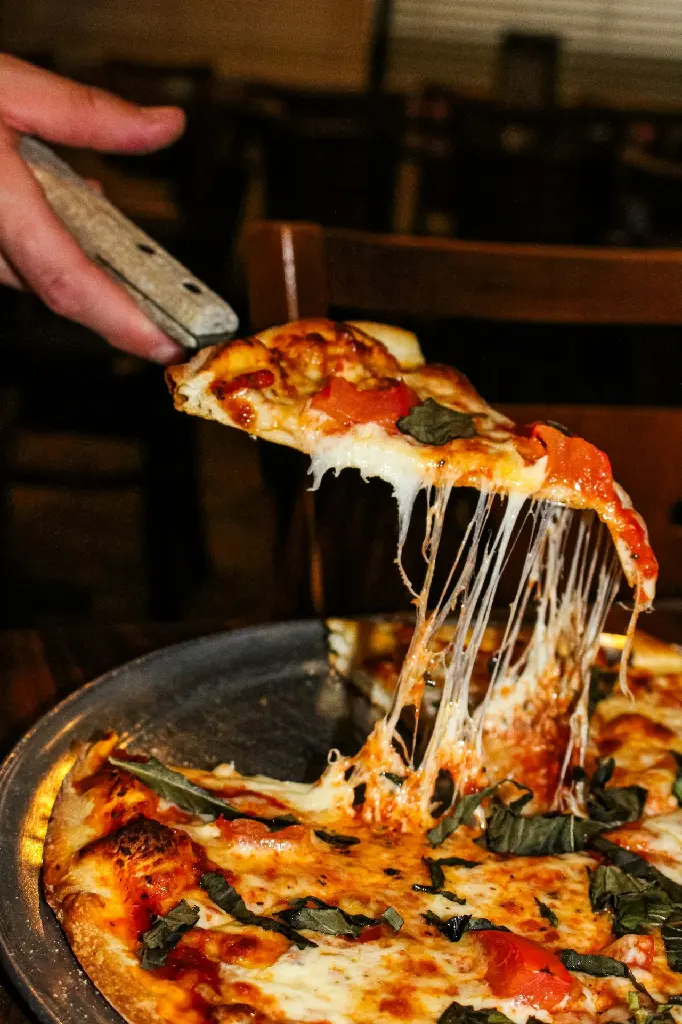 unsplash_kpz1Y1tikGM_Margherita Pizza.jpg.jpg.jpg.webp