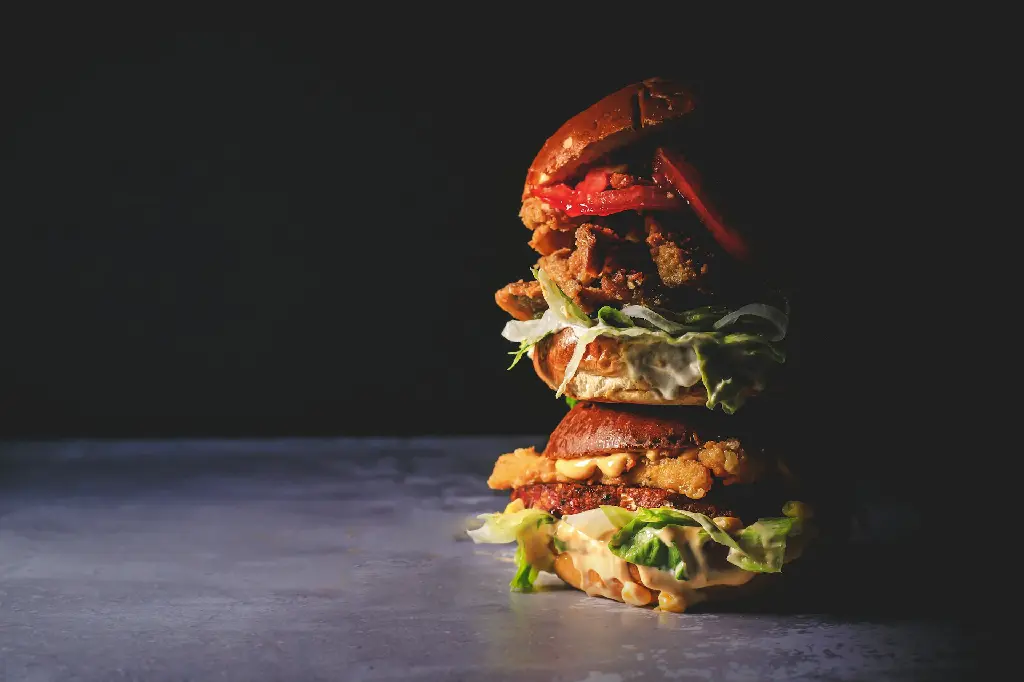 unsplash_84KDBg1y5uA_crispy veg burger.jpg.webp