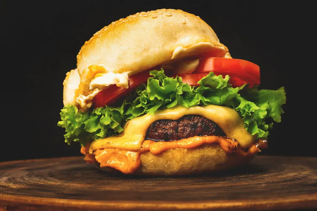 unsplash_LV2p9Utbkbw_veg cheese burger.jpg.webp