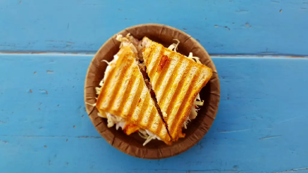 unsplash_SqYmTDQYMjo_veg sandwich.jpg.webp
