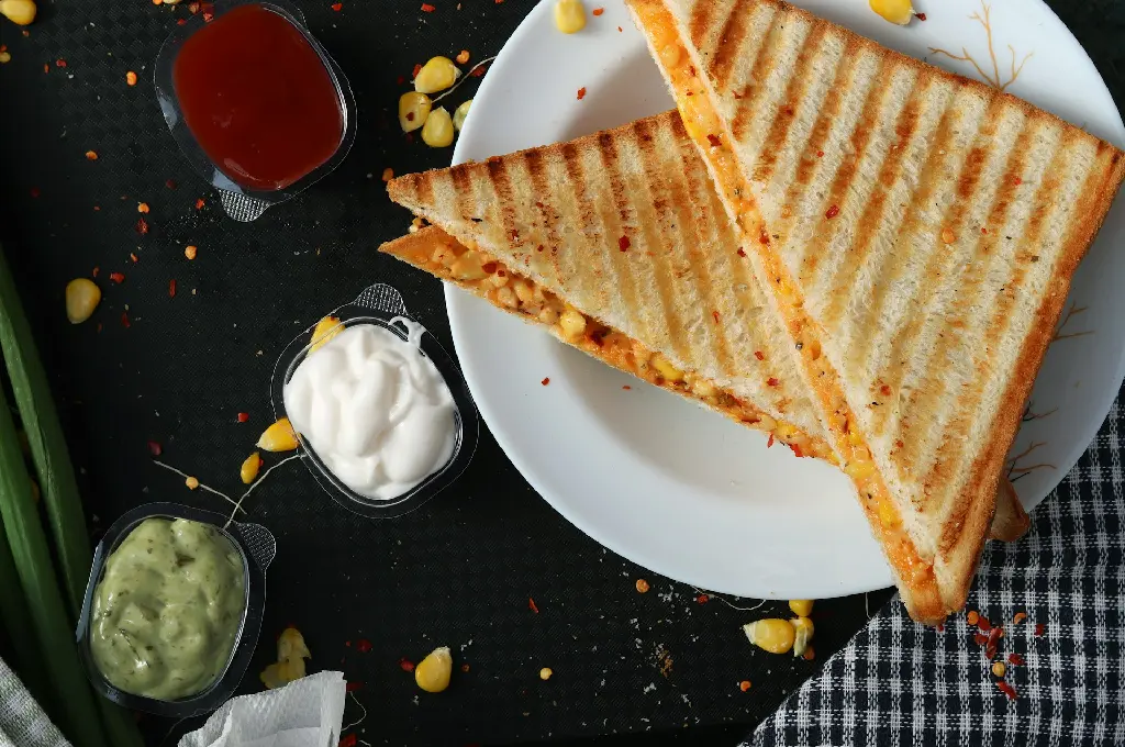 unsplash_BiWb1Y8wpZk_grilled veg sandwich.webp