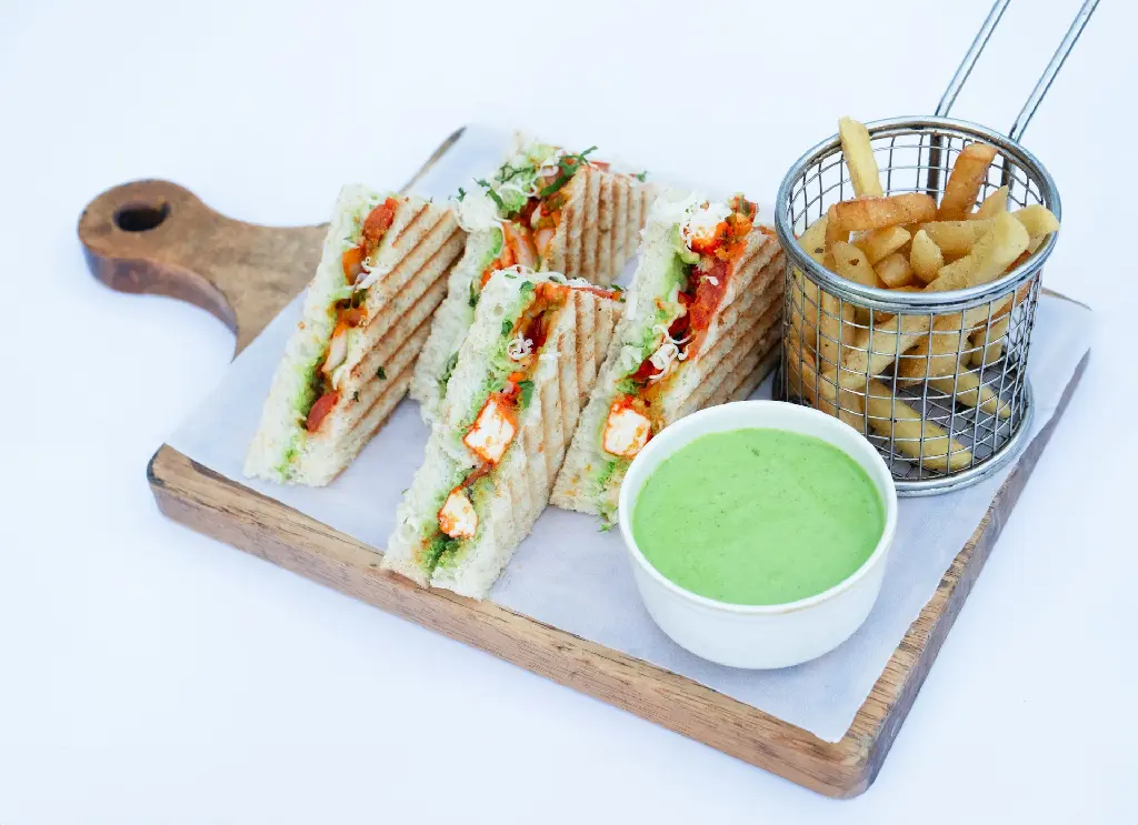 unsplash_Iy63wBayBhQ_paneer sandwich.webp