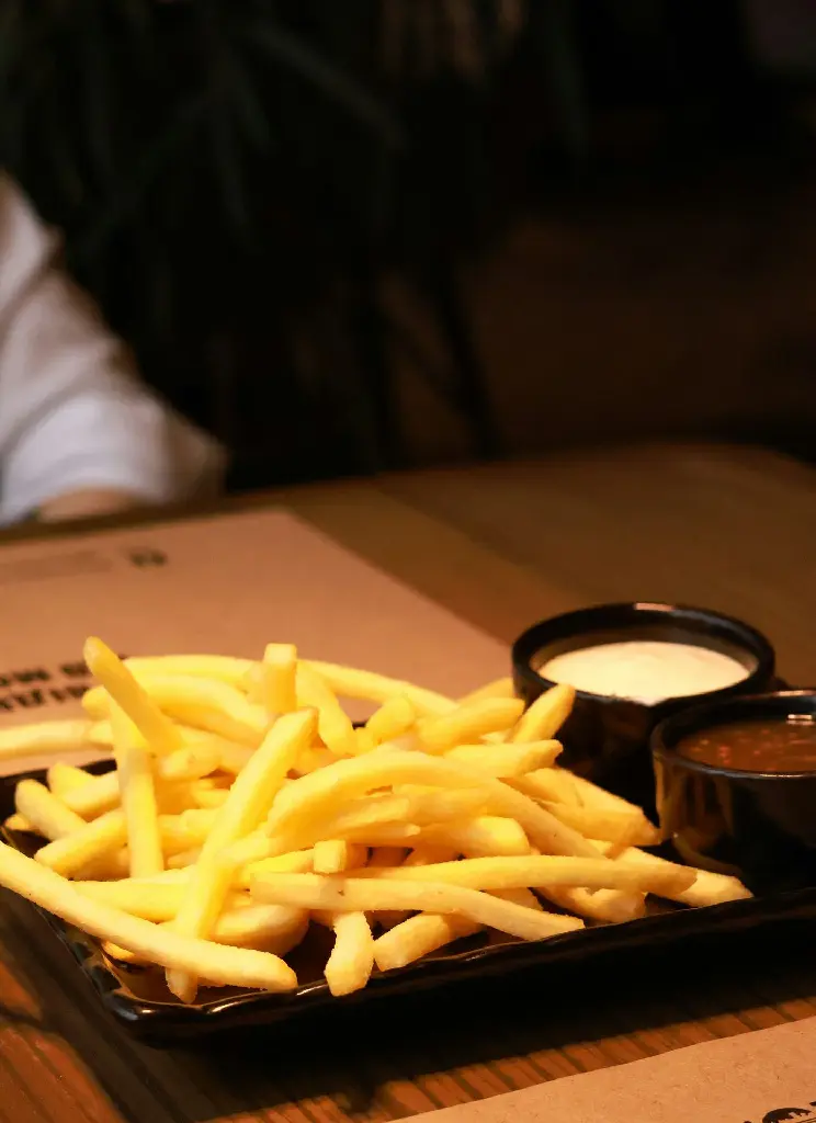 unsplash_EmJyzE1r5kw_french fries.webp