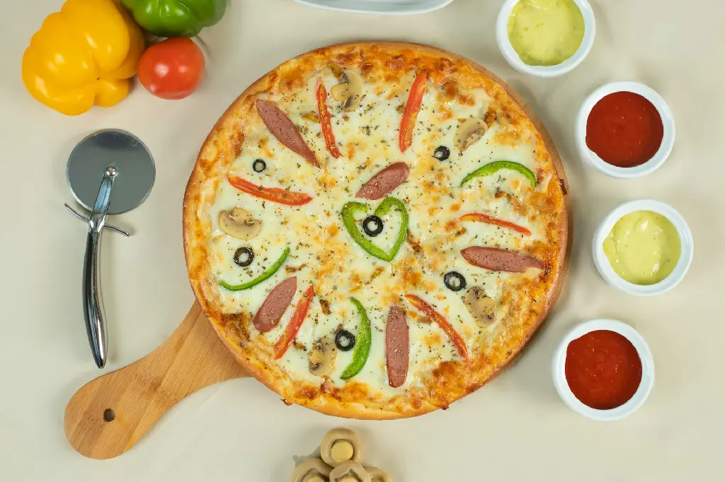 unsplash_5T369KMIPac_Double Cheese Pizza.jpg.jpg.webp